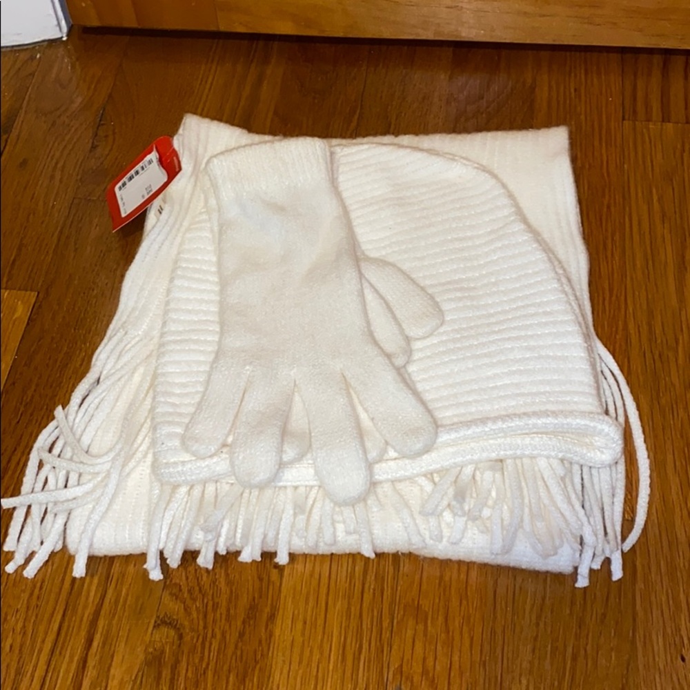 St.John’s Bay - Hat, gloves and scarf Set